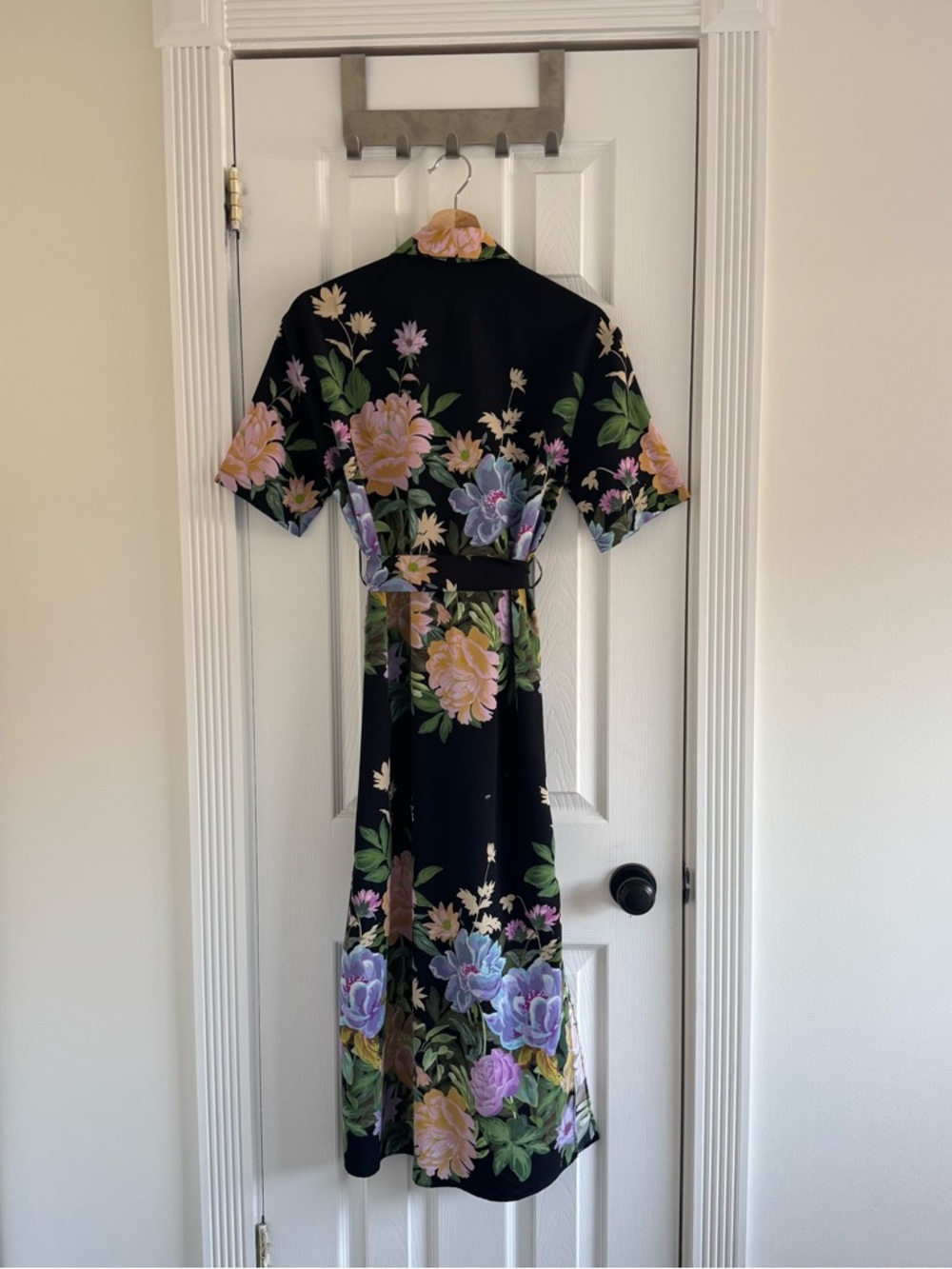 Black Floral Button-Front Shirt Dress with Belt - Picture 3 of 8